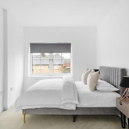 Luxurious 3 Bed House With Free Parking, Close To The Train Station & Town Braintree Dış mekan fotoğraf